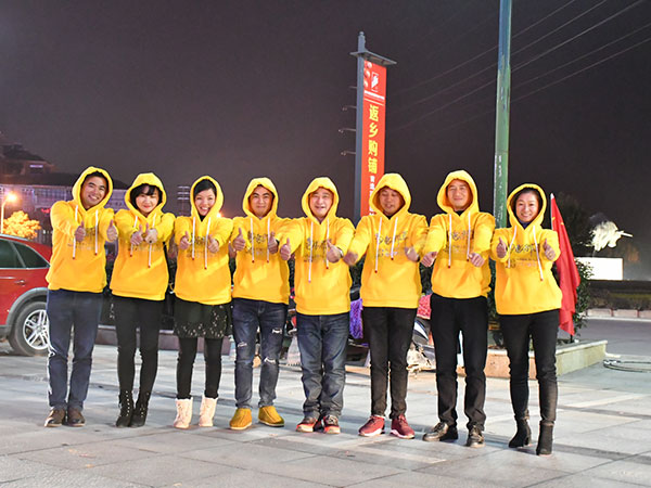 戶外拓展活動(dòng)合照